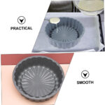 Silicone Fluted Cake Mold 20cm - Image 3